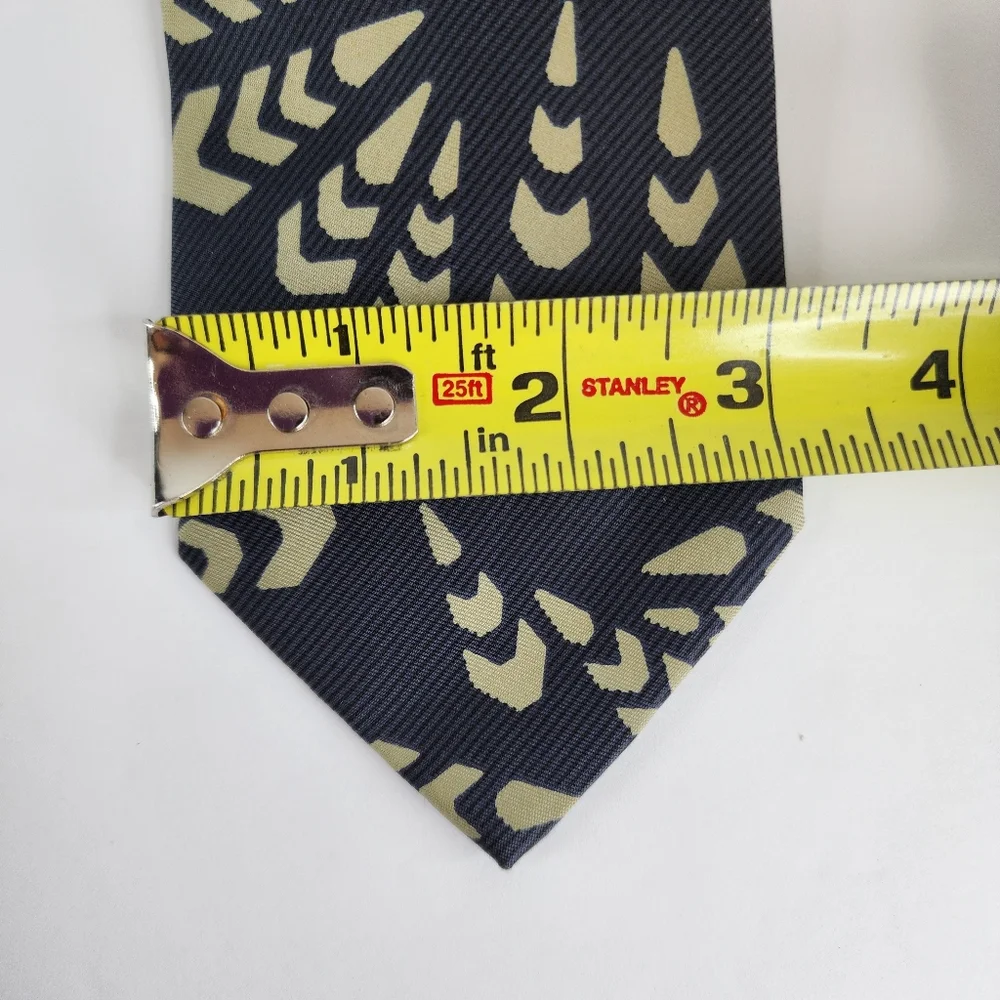 GIORGIO ARMANI Blue Silk Tie.